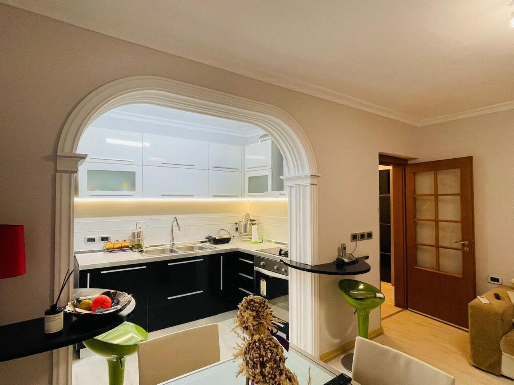 Jepet me QIRA apartament 2+1+Parkim tek Garda, Liqeni