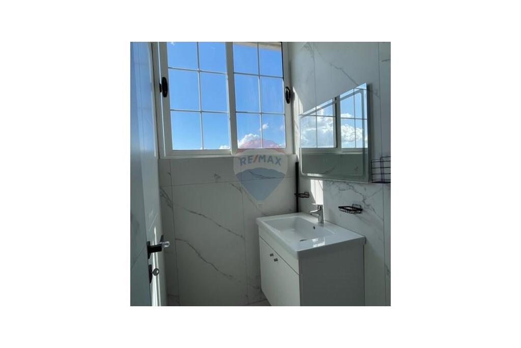Shitet Apartament 2+1+2 Rruga e Kavajës prane Delijorgjit