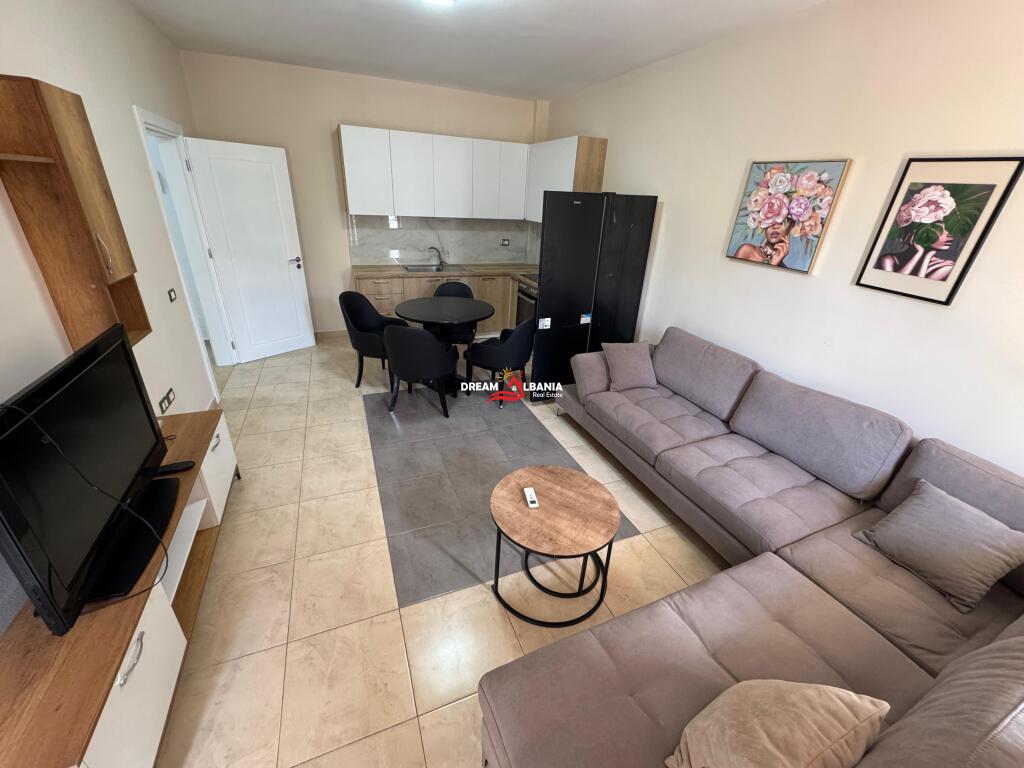 Jepet apartament me qera 2+1 afer Shkolles Rreze Drite Sauk Tirane ID (42115336)
