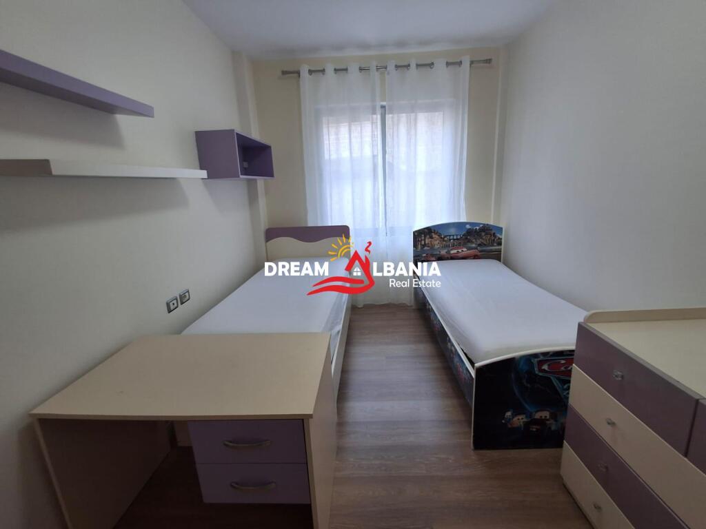 Jepet apartament me qera 2+1 afer Shkolles Rreze Drite Sauk Tirane ID (42115335)