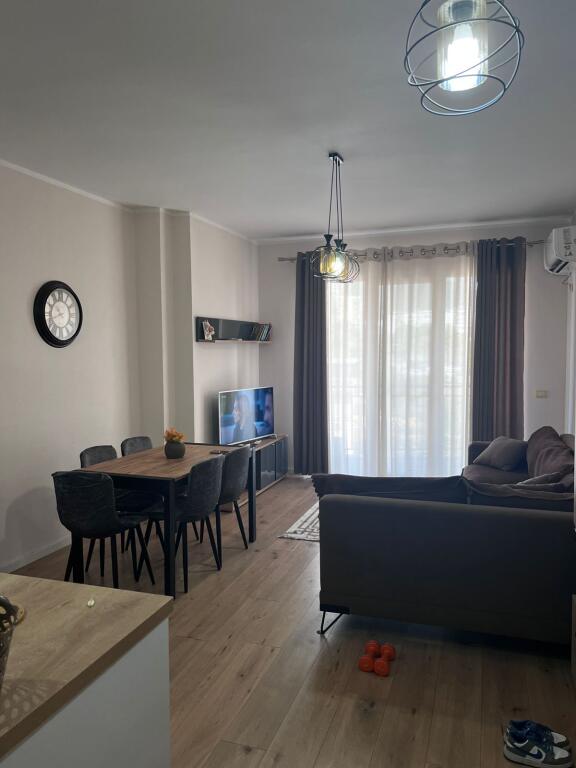 Apartament me qera 2+1