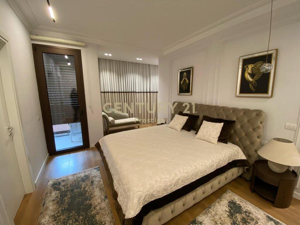 APARTMENT 2+1+2 FOR RENT, BARRICADES STREET, TIRANA!