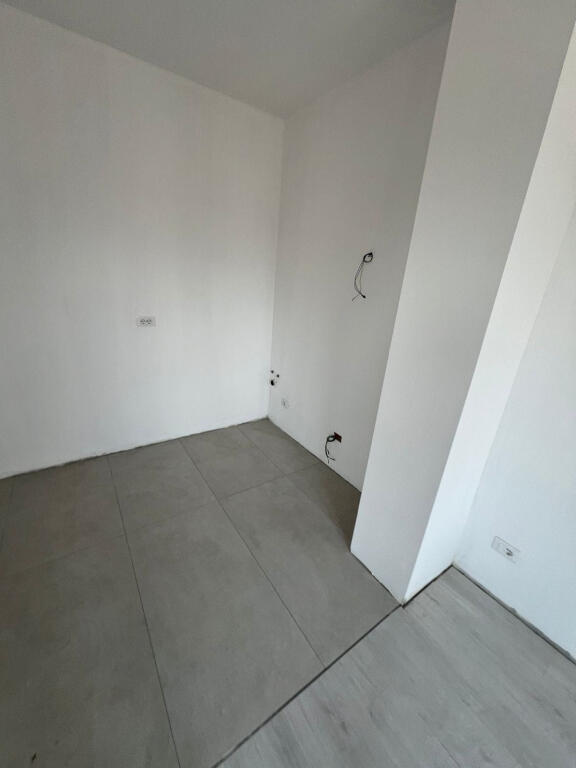 Office for Rent 1+1 near the Train Station (ID BZ2671) Tirana