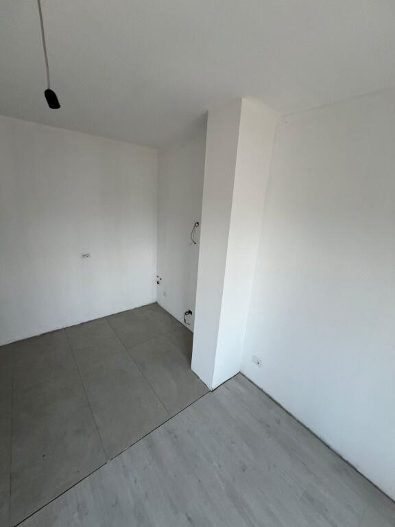Office for Rent 1+1 near the Train Station (ID BZ2671) Tirana