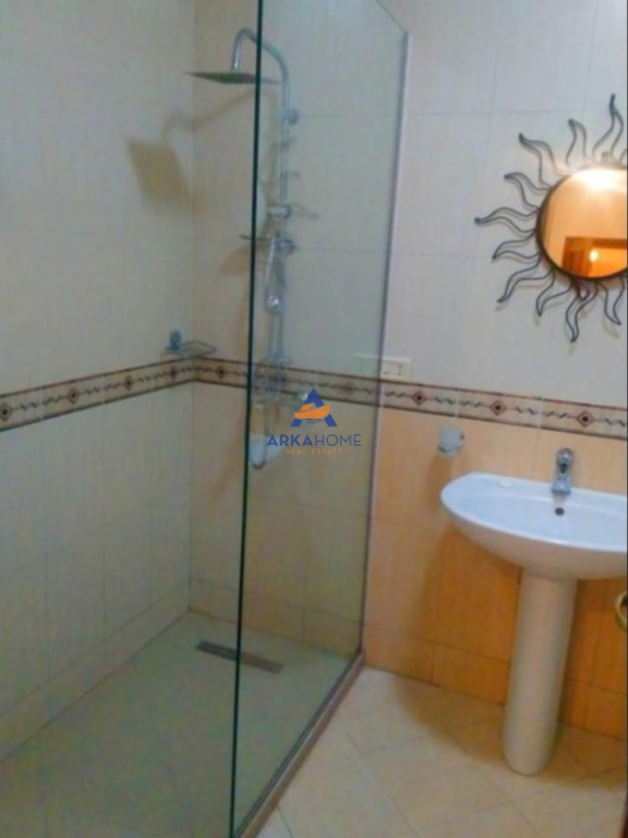 JEPET APARTAMENT ME QERA 2+1+BALLKONE "QENDER, RRUGA SULEJMAN PASHA" 750 EURO.