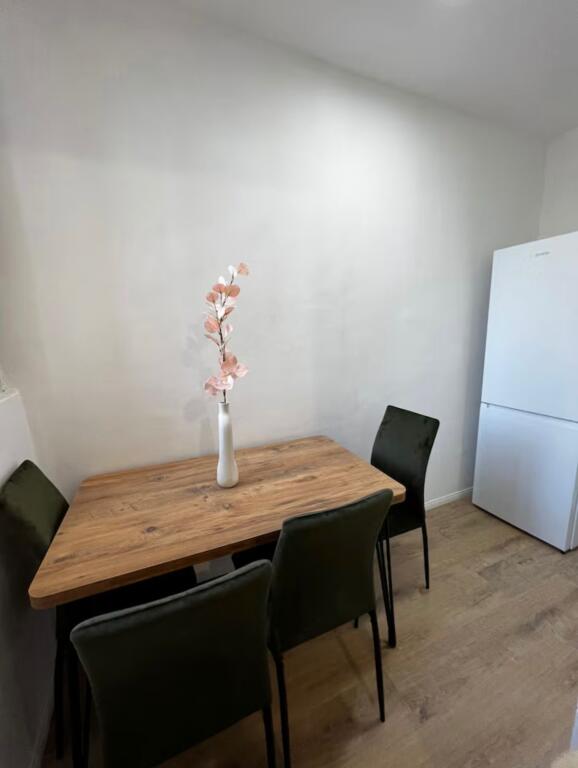 2+1, 3rd floor existing building, 21 December, price 650 euro