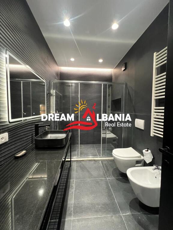 Appartamento 2+1 in affitto in via Barrikadave vicino a piazza Skenderbeu a Tirana (ID 42215028)