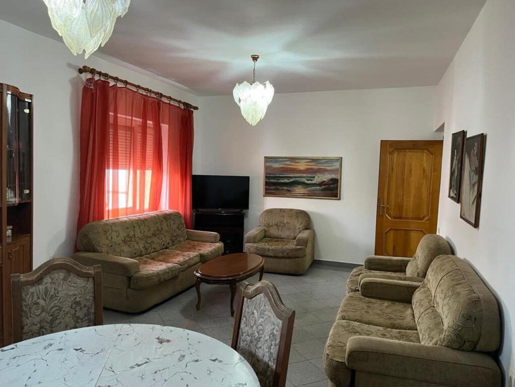Jepet Me Qera Apartament 2+1+1 Ballkon