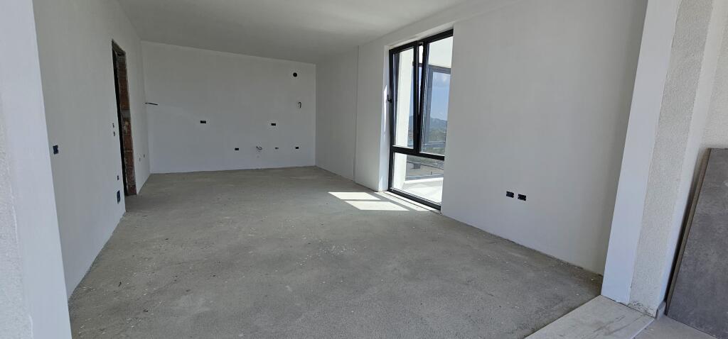 appartamento in vendita con vista sul Lago Farka