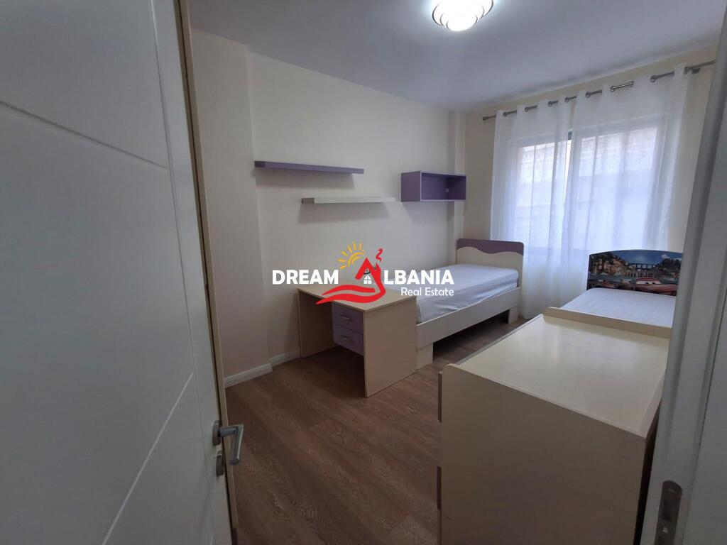 Jepet apartament me qera 2+1 afer Shkolles Rreze Drite Sauk Tirane ID (42115335)