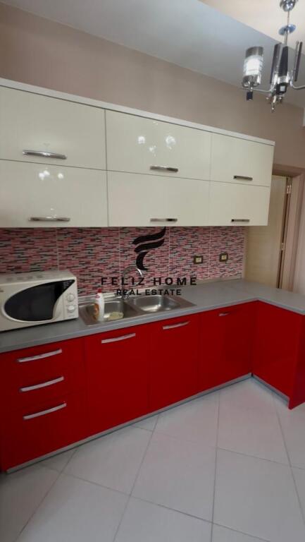 APARTAMENT ME QERA 2+1 RRUGA DURRESIT 600 EURO