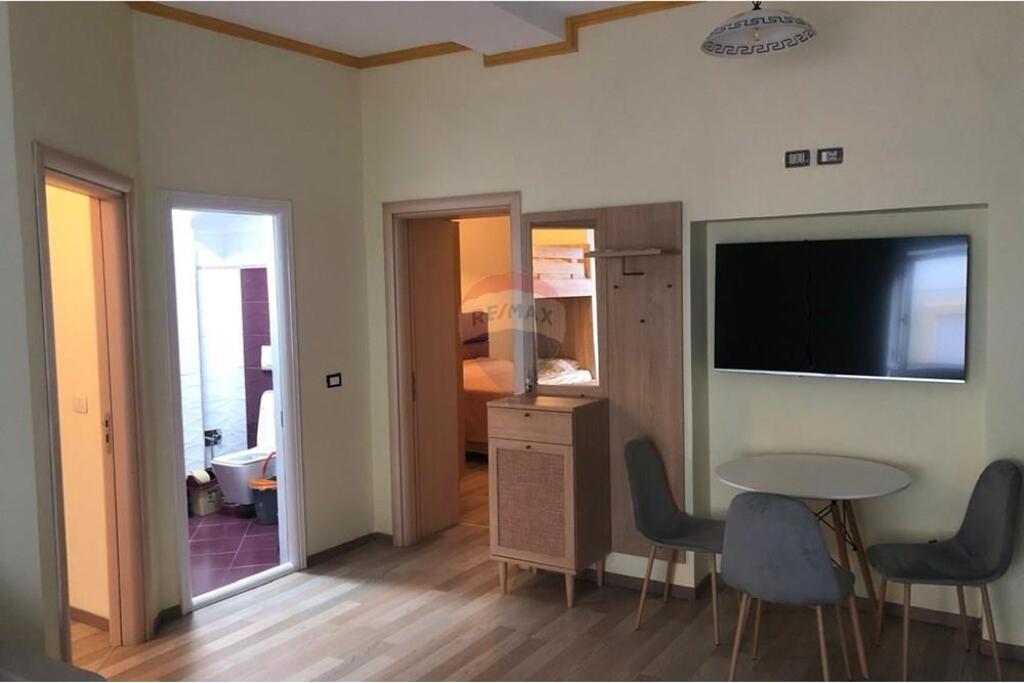 Apartament 2+1 me qira tek Shallvaret