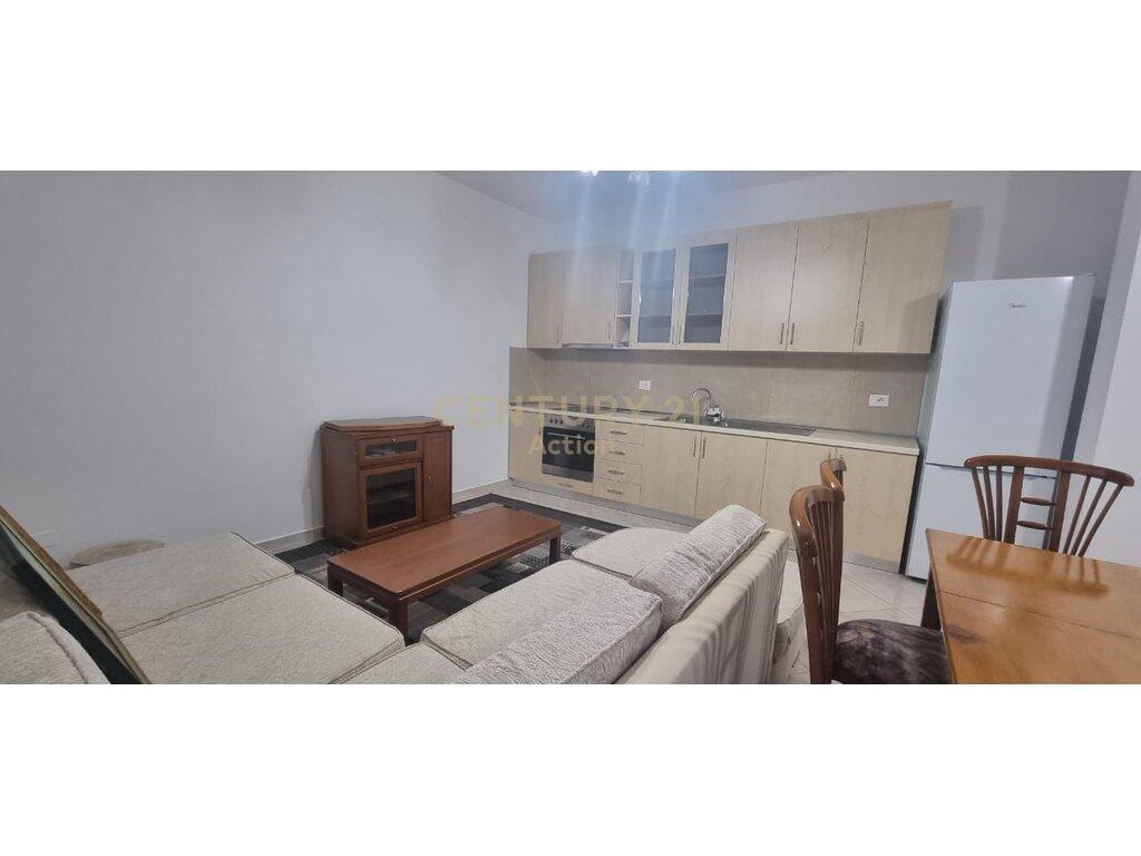 AFFITTIAMO IL SECONDO PIANO DI UNA VILLA, ASTIR!