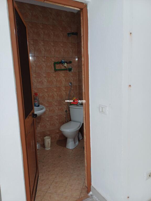 Dyqan me qera ne rrugen e Durresit,Tirane ( ID 42711056)