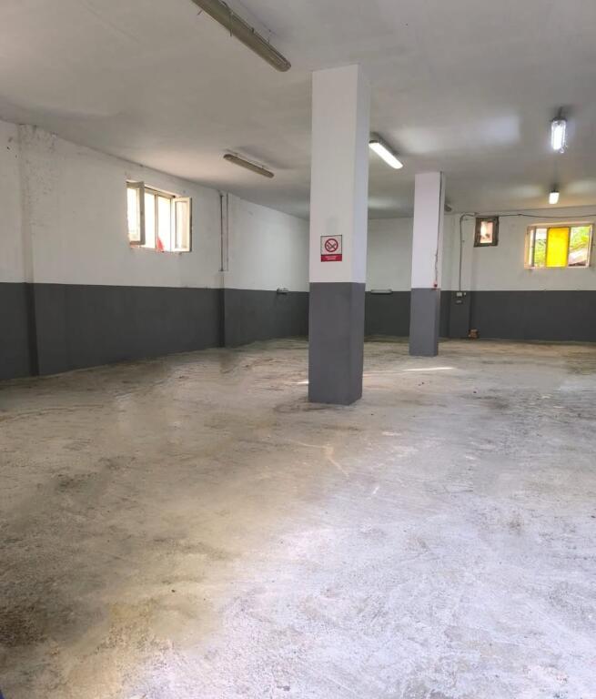 NEGOZIO IN AFFITTO - VIA SIRI KODRA, VICINO AL DISPENSARIO