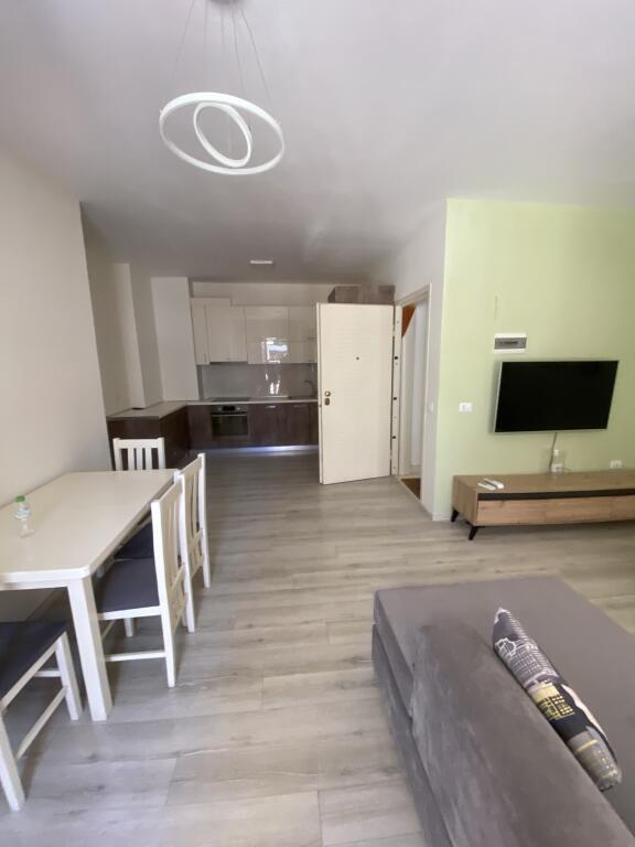 2+1,i mobiluar,kopshti zologjik cmimi 600 euro