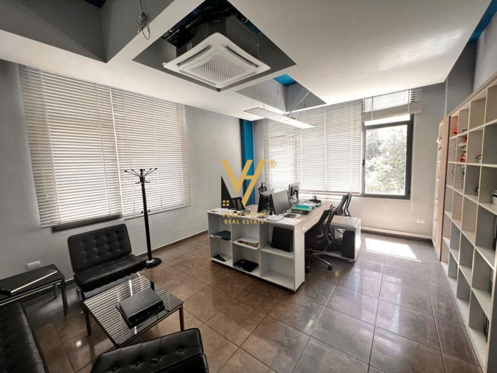 JEPET ZYRE 100 M2 ME QIRA TE KOMUNA PARISIT 90.000 LEKE