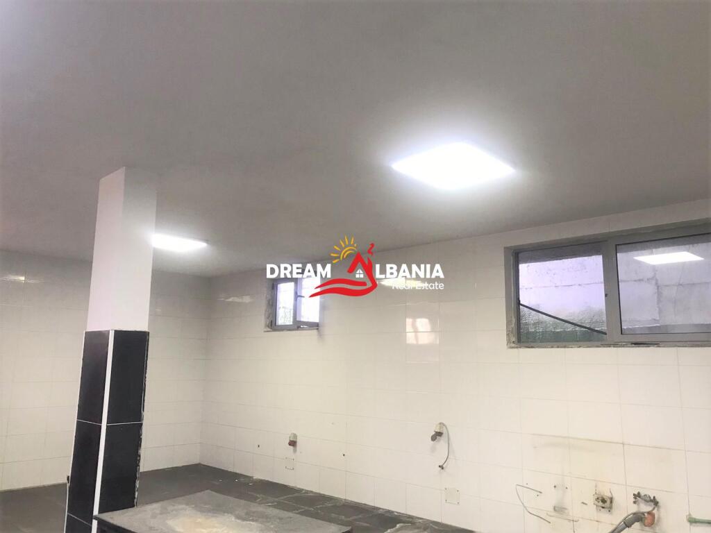 Magazine me dhome frigoriferike me qera ne afersi te Hotel Continental ne Vore (ID 4281168)