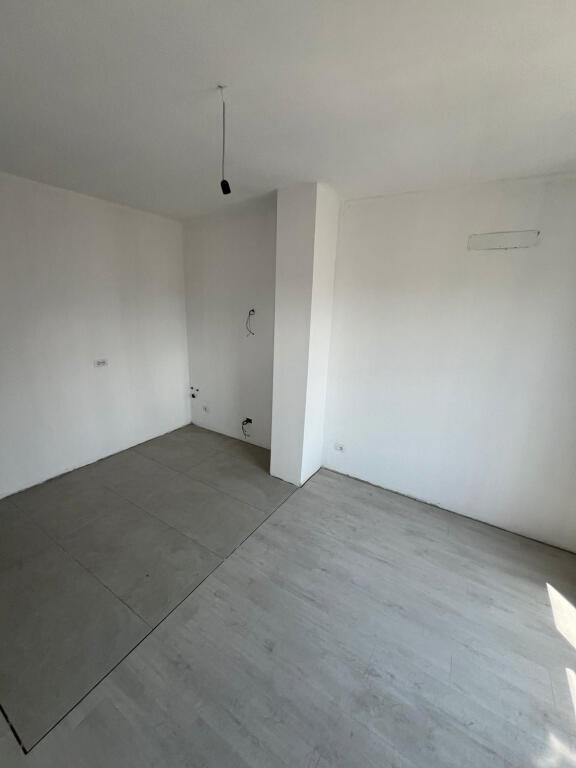 Office for Rent 1+1 near the Train Station (ID BZ2671) Tirana
