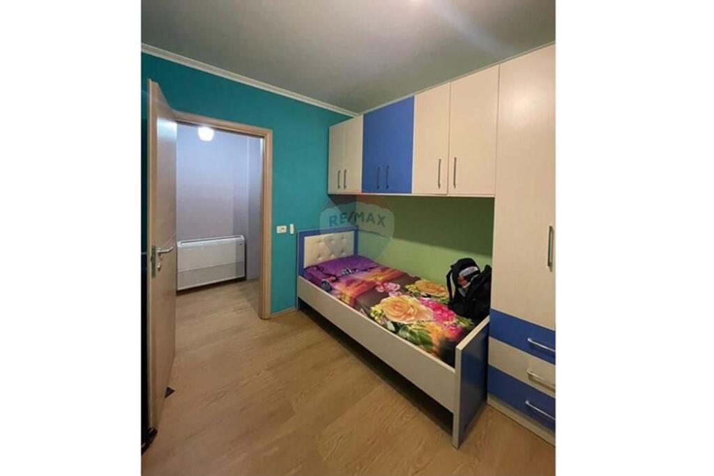 APARTMENT 3+1+2+2 GARAGES FOR SALE IN KOMUNA!