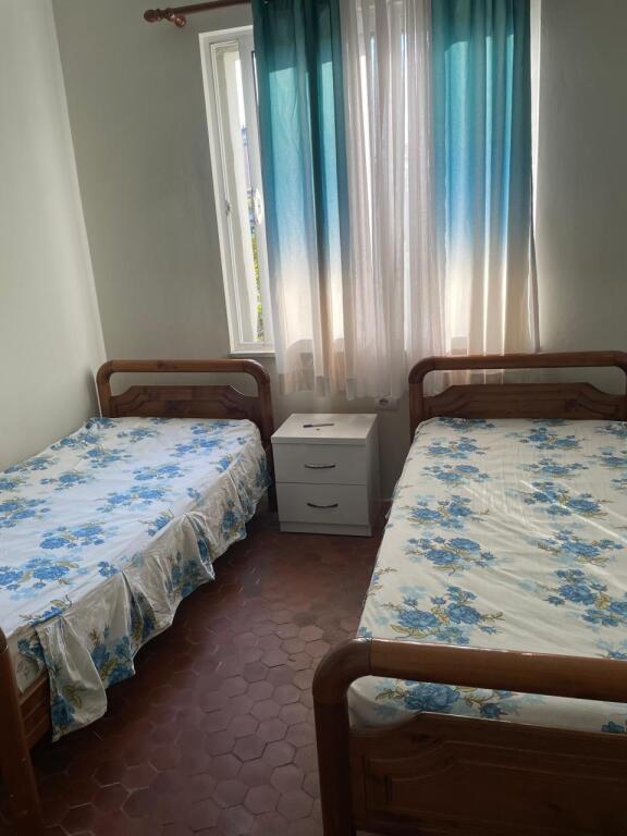 2+1,kat 5 pa ashensore,shkolle e baletit,450 euro