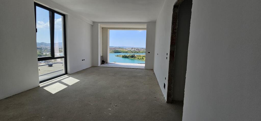 appartamento in vendita con vista sul Lago Farka
