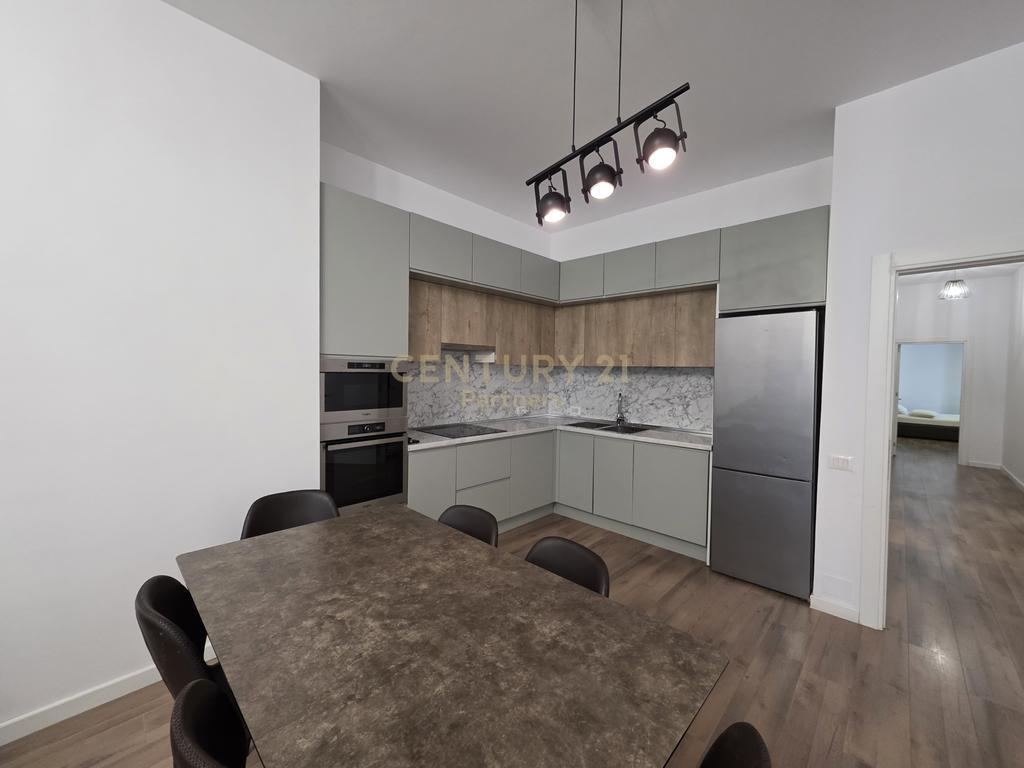 Apartament Modern 2+1+2 +Post parkimi tek Kompleksi Square 21