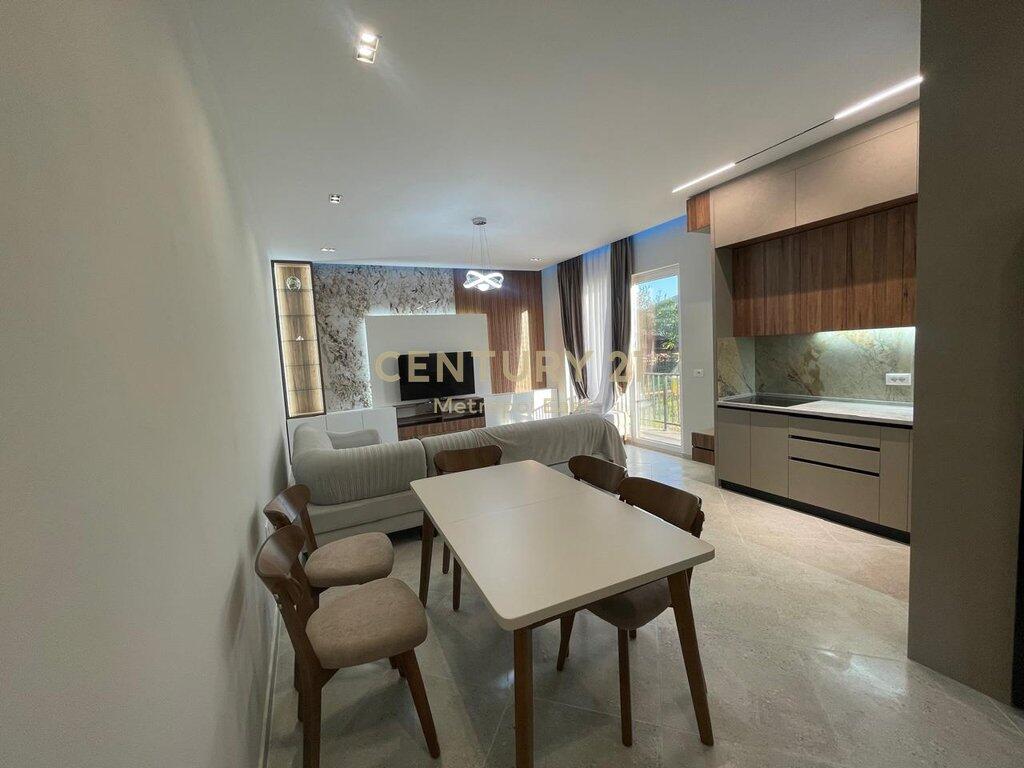 2-STOREY VILLA FOR RENT IN THE LONDON AREA