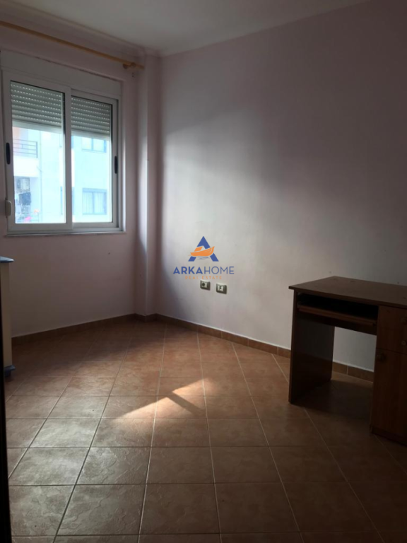 FOR SALE APARTMENT 4+1+BALCONY "PALLATET CABEJ, YZBERISHT" 170,000 EURO (NEGOTIABLE).