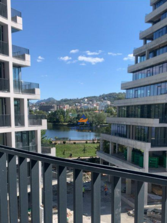 JEPET AMBJENT ZYRE ME QERA 158M2 "LAKE VIEW, LIQENI ARTIFICIAL" 1850 EURO.