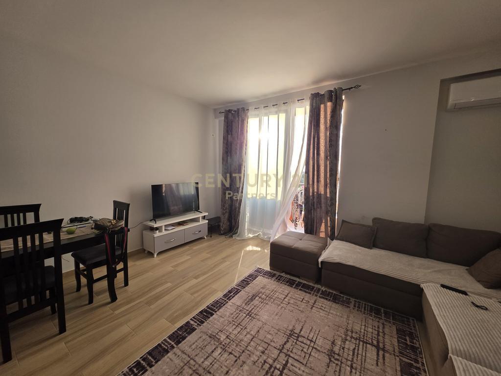 🏢 Shitet Apartament 1+1 në Shkozë, Tiranë – Kati i 4-të