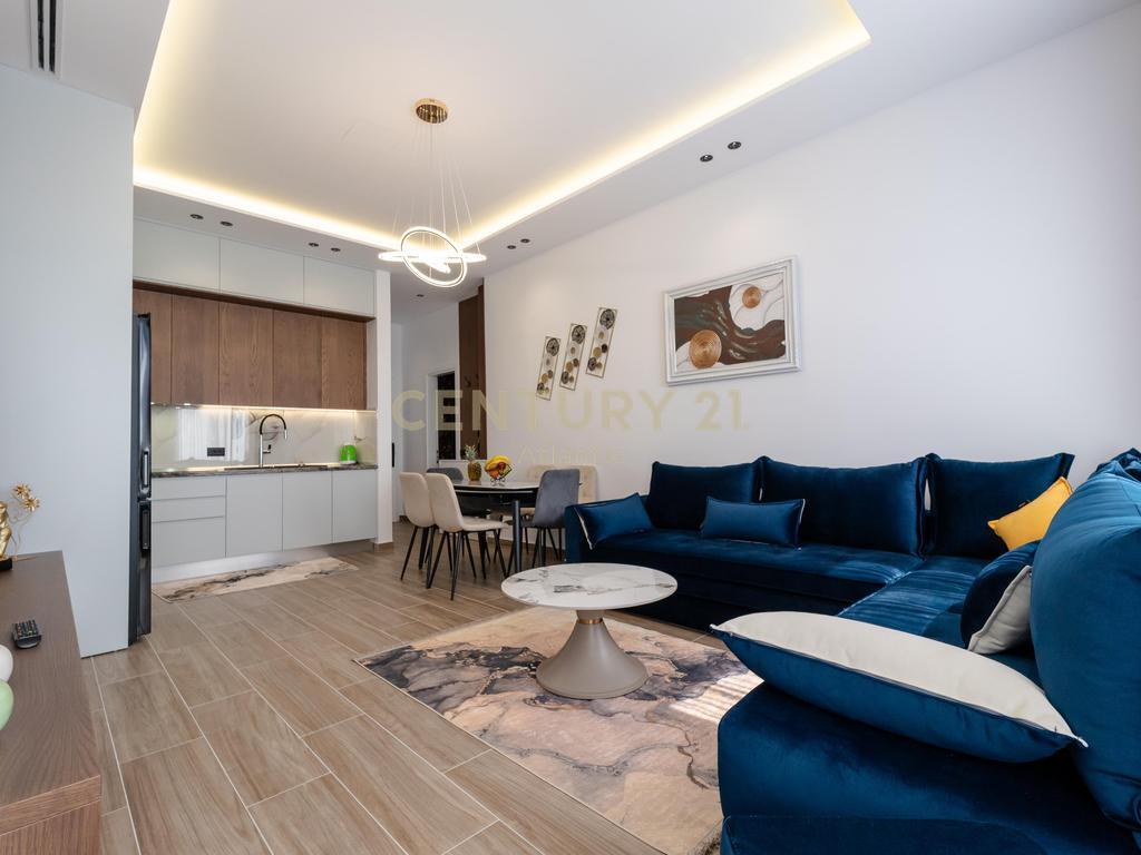 🌊 Sea-View Fully Renovated Apartment for Sale – 27-Story Building, Durrës 🏢✨