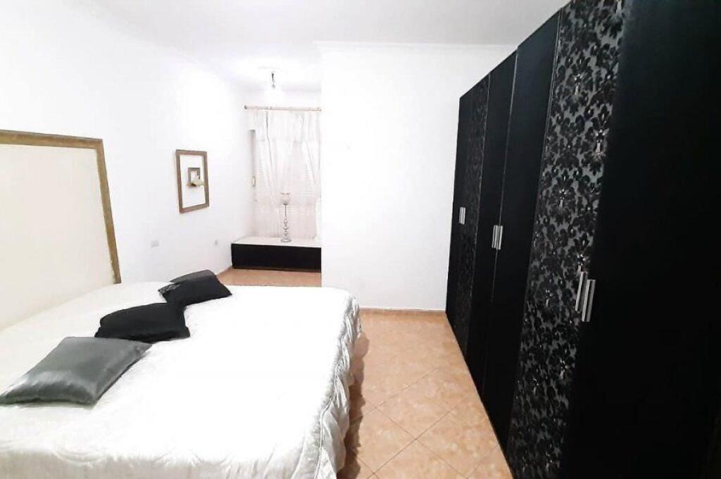 APARTAMENT ME QERA 2+1 ZOGU I ZI 700 EURO