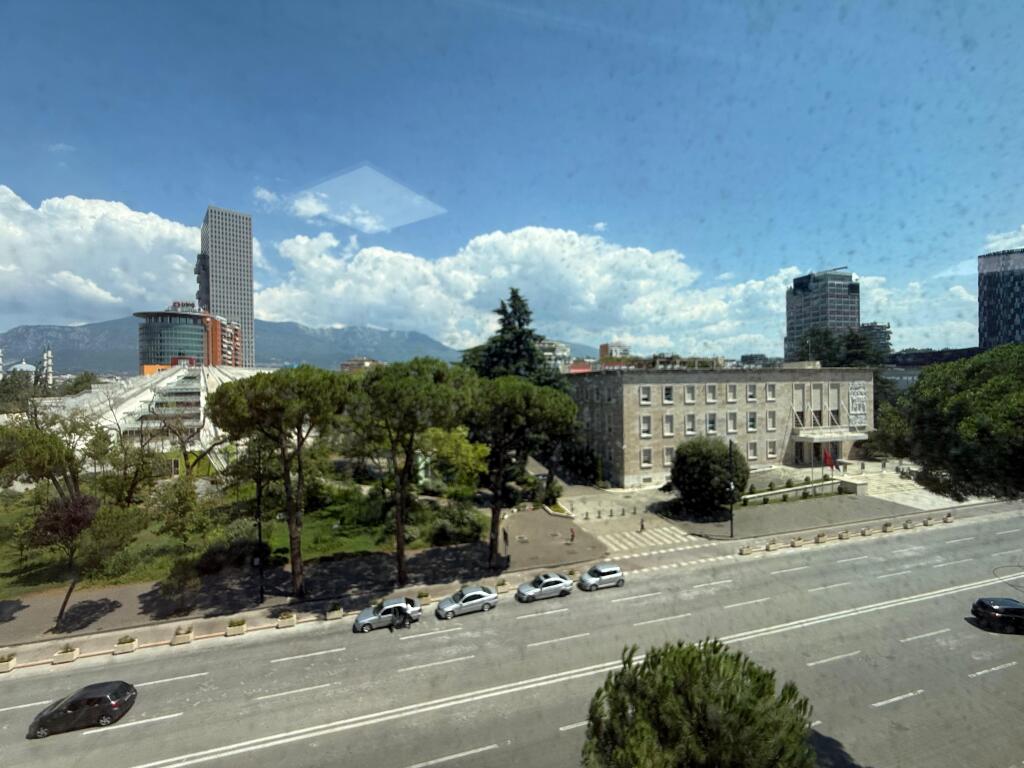 Zyre Me Qira tek Kullat Binjake | Ne Zemer te Tiranes