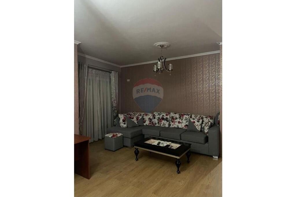 APARTMENT 3+1+2+2 GARAGES FOR SALE IN KOMUNA!