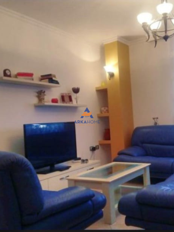 JEPET APARTAMENT ME QERA 2+1+BALLKONE "QENDER, RRUGA SULEJMAN PASHA" 750 EURO.