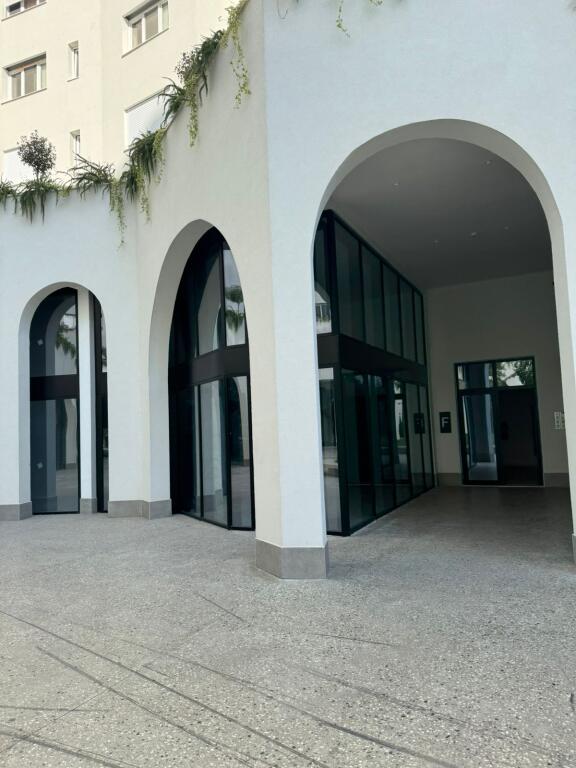 FOR RENT, COMMERCIAL SPACE, RIVER RESIDENCE!
