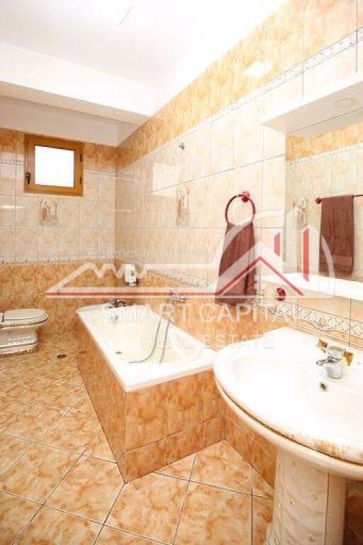 AFFITTASI APPARTAMENTO 3+1 PRESSO IL PALAZZO VEFES, COLE VLORE!