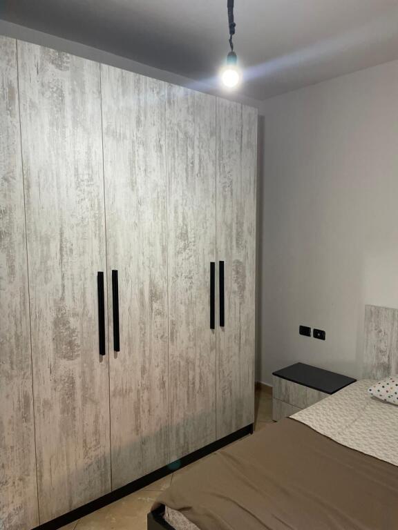 Jepet me qera apartament 1+1 ne Qender
