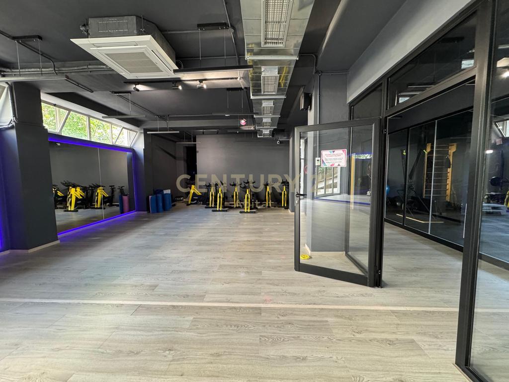 🏢 Commercial Space for Sale – Dry Lake Area (Liqeni i Thatë)