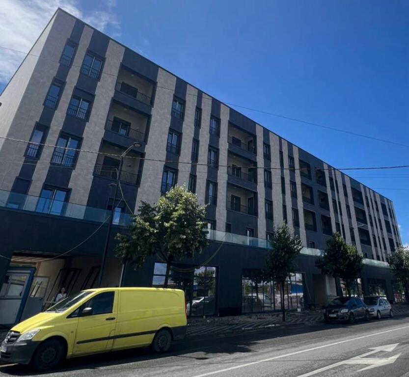 Shitet apartament 2+1