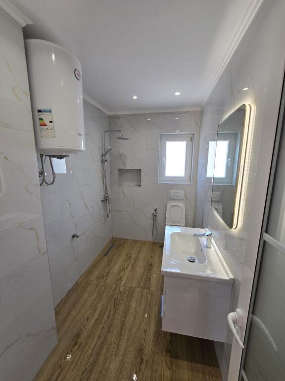 Apartment 2+1 for sale on Bardhyl Street on the main road near the Hospitals
