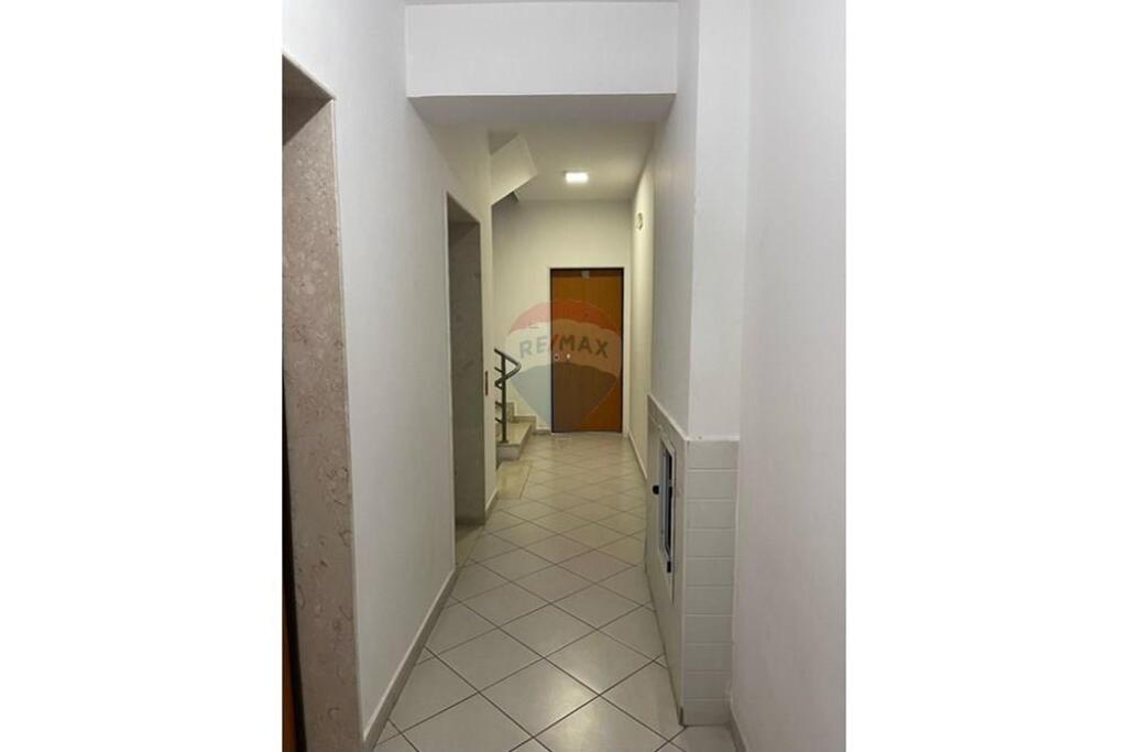 APARTMENT 3+1+2+2 GARAGES FOR SALE IN KOMUNA!