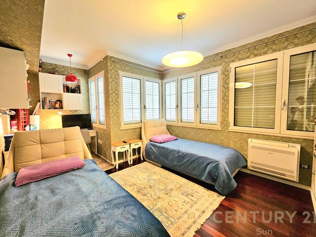 ✨ LUXURY PENTHOUSE FOR SALE – WITH PANORAMIC VIEWS OF TIRANA CITY &amp; THE ARTIFICIAL LAKE