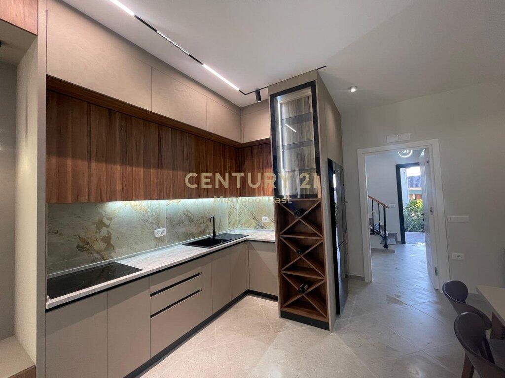 2-STOREY VILLA FOR RENT IN THE LONDON AREA