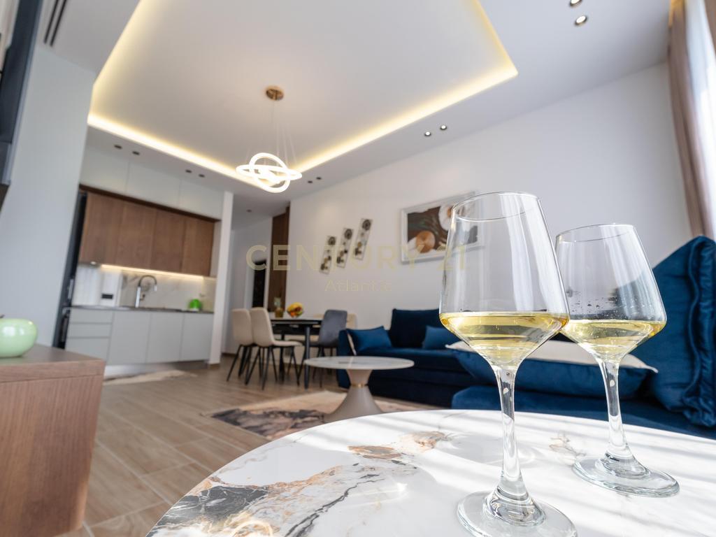 🌊 Sea-View Fully Renovated Apartment for Sale – 27-Story Building, Durrës 🏢✨