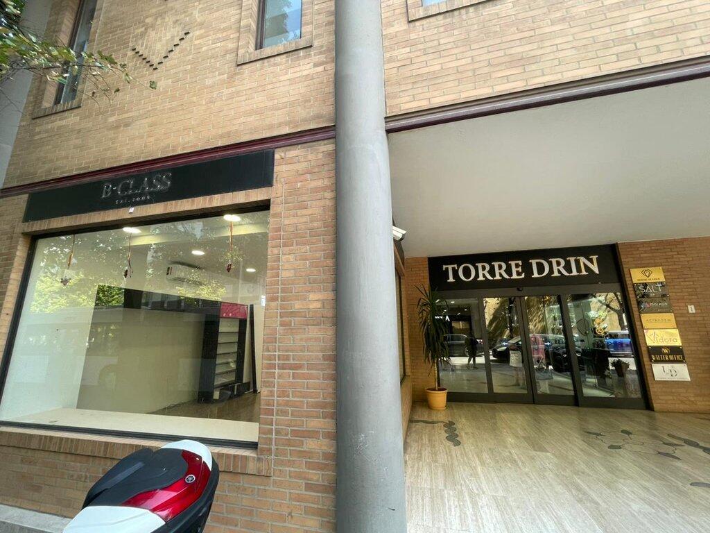 Ambient biznesi me qira Perball Plazes,TORRE DRIN