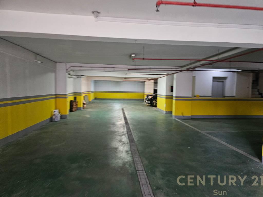 ✨ LUXURY PENTHOUSE FOR SALE – WITH PANORAMIC VIEWS OF TIRANA CITY &amp; THE ARTIFICIAL LAKE