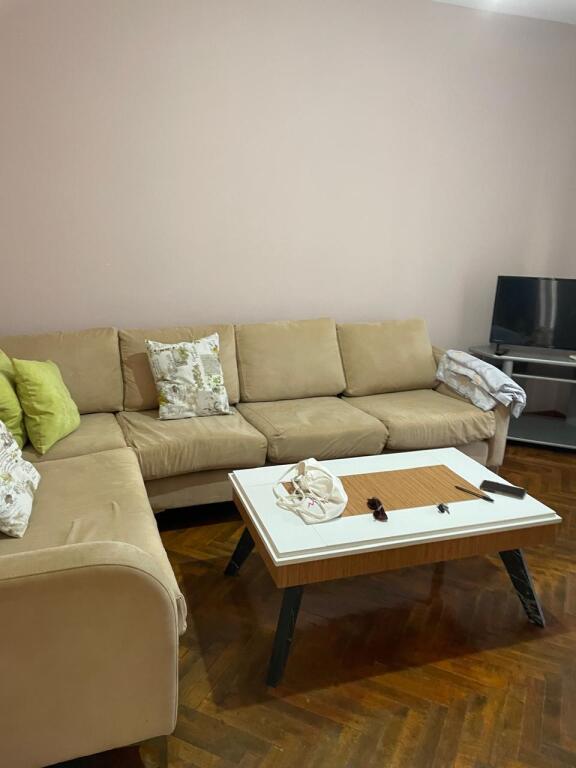 2+1,kat 5 pa ashensore,shkolle e baletit,450 euro