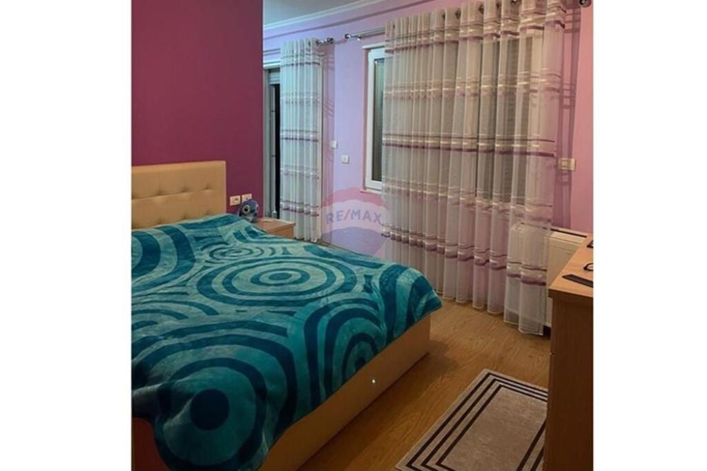 APARTMENT 3+1+2+2 GARAGES FOR SALE IN KOMUNA!
